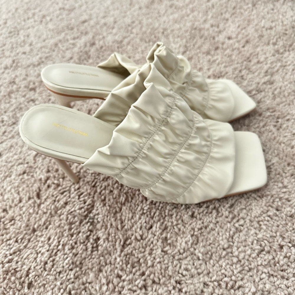 Pretty Little Thing Cream Heels fits like size 9 - Picture 2 of 5